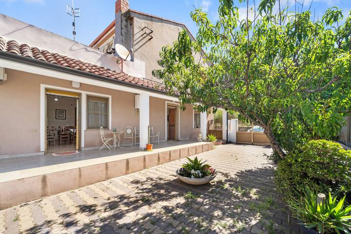 Gîte pour 8 personnes, avec jardin à Carbonia