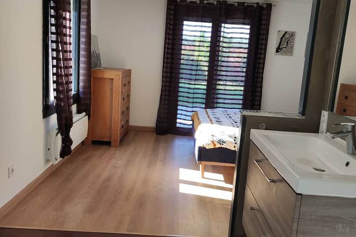 Beautiful 10p villa with private pool, jacuzzi & tennis court in Vers-Pont-du-Gard, Nimes und Umgebung