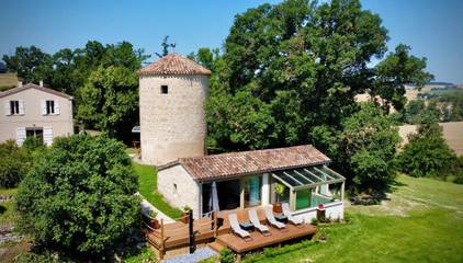 Gîte pour 3 personnes, avec vue ainsi que jardin et piscine à Terraube