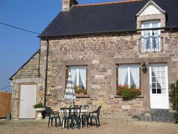 Gîte pour 6 personnes, avec jardin à Pléboulle