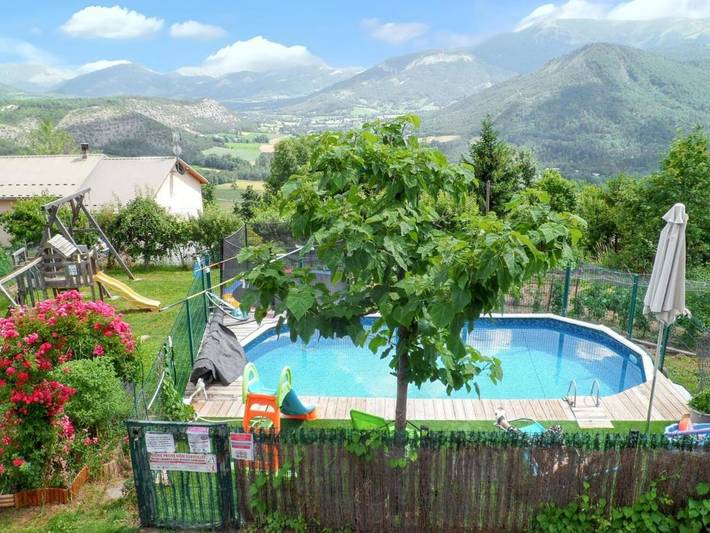 Gîte pour 8 personnes, avec balcon et piscine à Selonnet