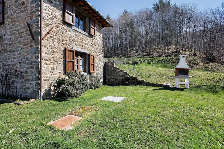 Casa 'Marisa' – Prato Fiorito with Mountain View, Shared Pool & Private Garden in Bagni di Lucca, Lucca Province