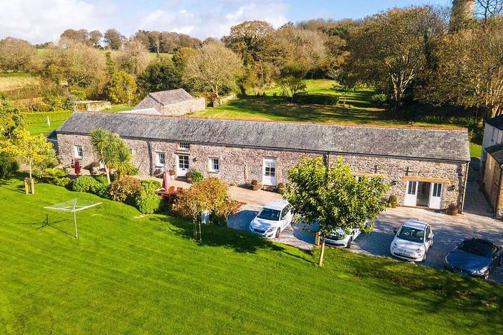Cottage for 2 people, with garden and terrace in Charlestown