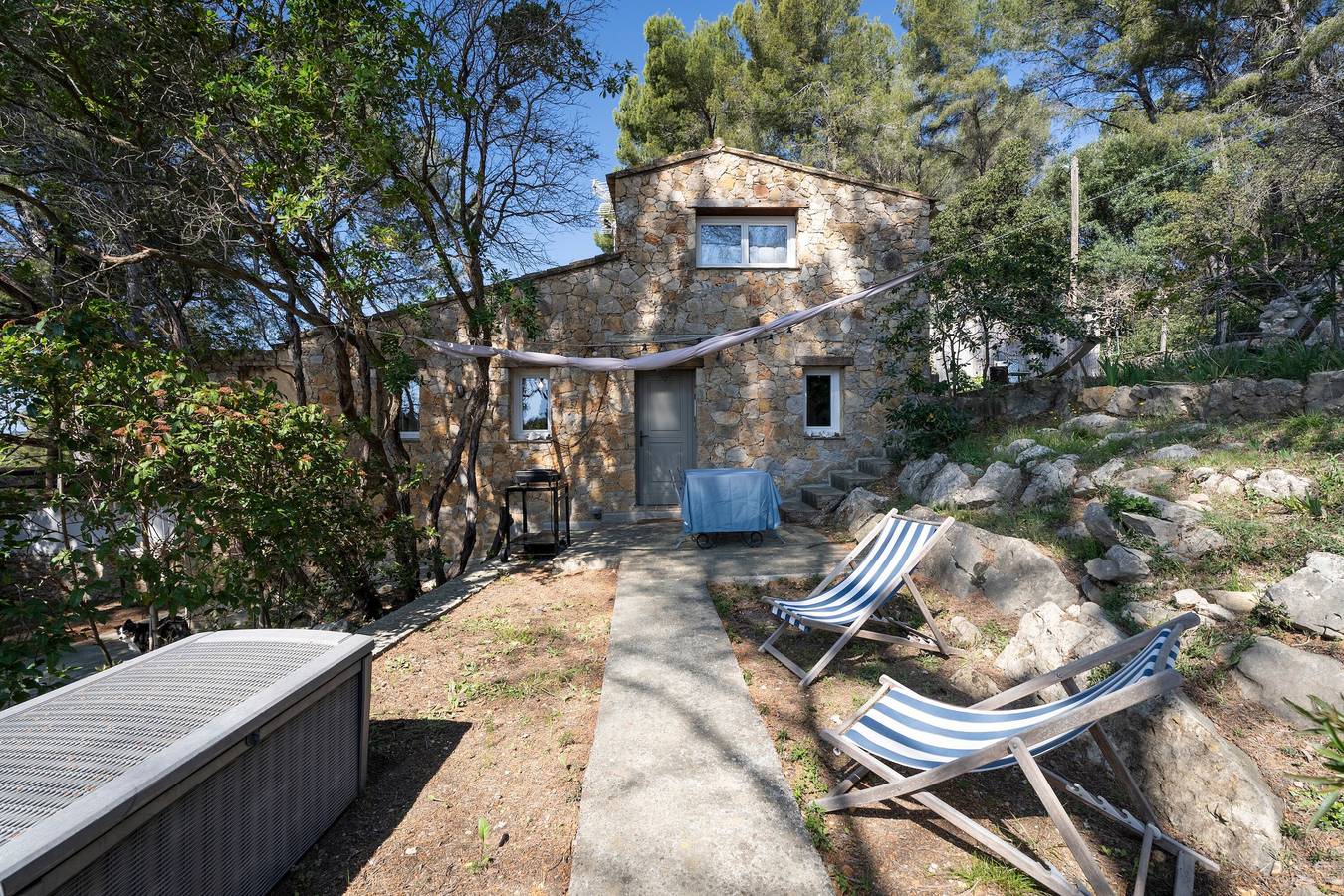 Casa sob os pinheiros, a 900m da praia in Sanary-sur-Mer, Toulon (Região)