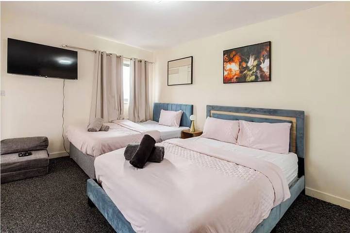 Atom Large 4/5 Bed House, Balcony, Sleeps 13, Free Parking, East London in Barking e Dagenham, Londra