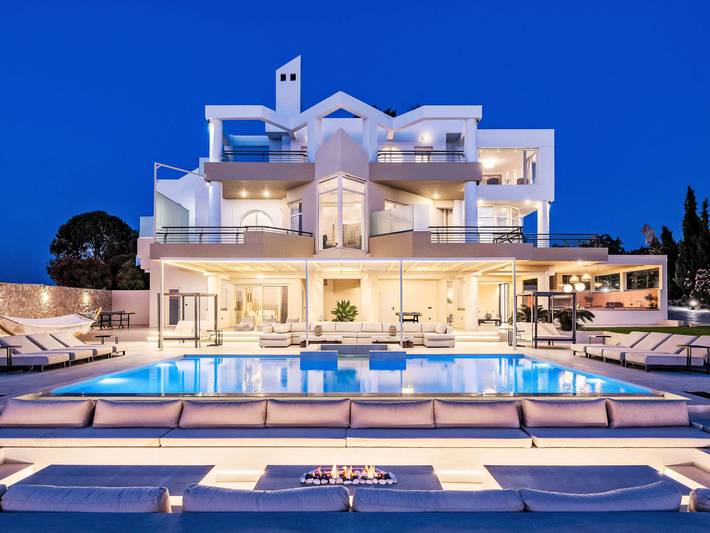 Ferienhaus für 14 Personen, mit Balkon und Terrasse sowie Garten und Pool in Rhodos Stadt