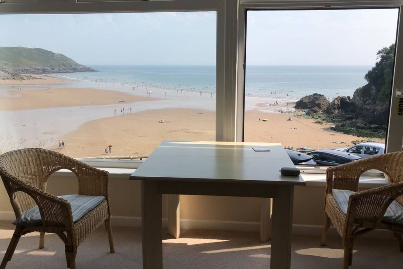 Entire holiday apartment, Apartment - Sleeps 4 - Parking - Sea view in Swansea region