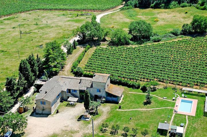 Villa pour 3 personnes, avec Terrasse ainsi que Jardin et Piscine à Monteriggioni