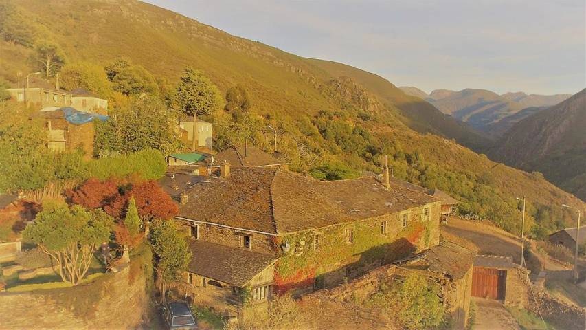 Casa rural para 4 personas, con Terraza y Jardín en Ancares