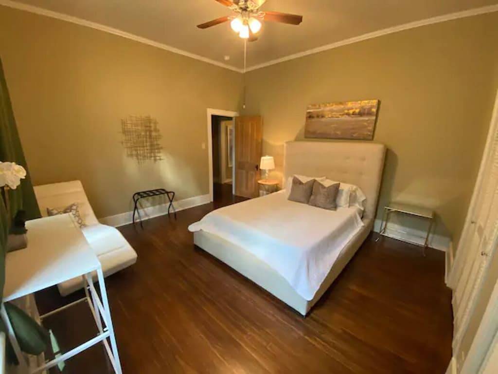 ☆ Vintage Downtown Shotgun Home von Lsu ☆ Waschmaschine / Trockner ☆ Se Habla Espanol in Baton Rouge, East Baton Rouge Parish