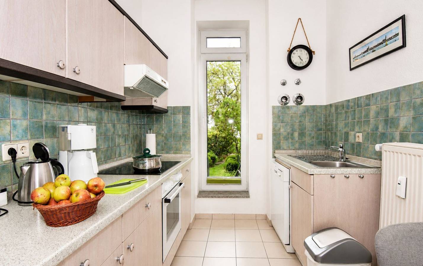 Ganze Wohnung, Gemütliche 52m² Ferienwohnung mit Garten, Balkon & Saison-Strandkorb in Warnemünde Strand, Rostock