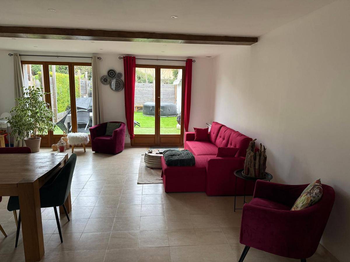 Appartement entier, Three-Bedroom House in Barberey-Saint-Sulpice, Aube