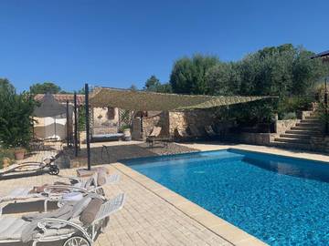 Chambre d’hôte pour 3 personnes, avec piscine et vue ainsi que terrasse et jardin à Flayosc