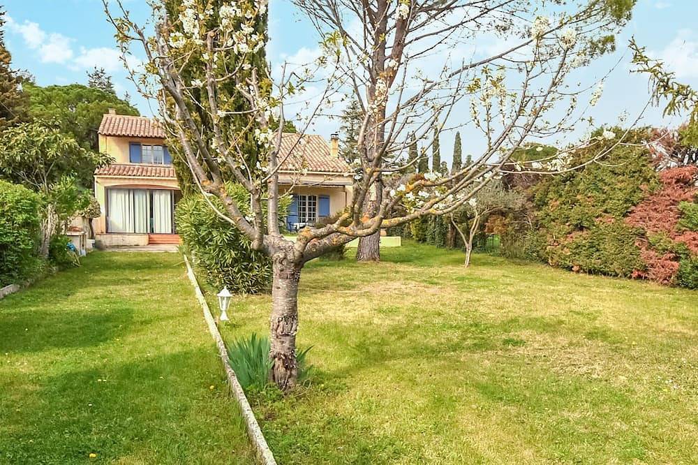 Stunning home in Loriol-du-Comtat in Loriol-du-Comtat, Vaucluse
