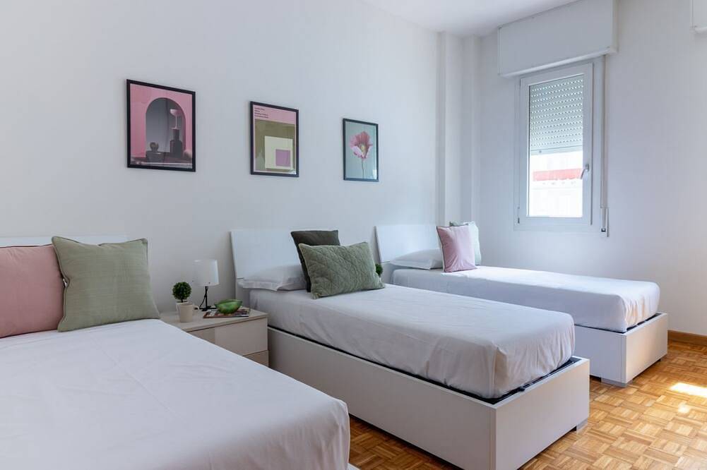 Apartamento entero, Apartment located on the 1st floor of a modern building with lift, 5 floors in total, Currently under renovation.The balcony, accessible from the living area and the sleeping area, is covered by scaffolding and cannot be usedprivate garage for exclusive  in Ferrara, Provincia de Ferrara