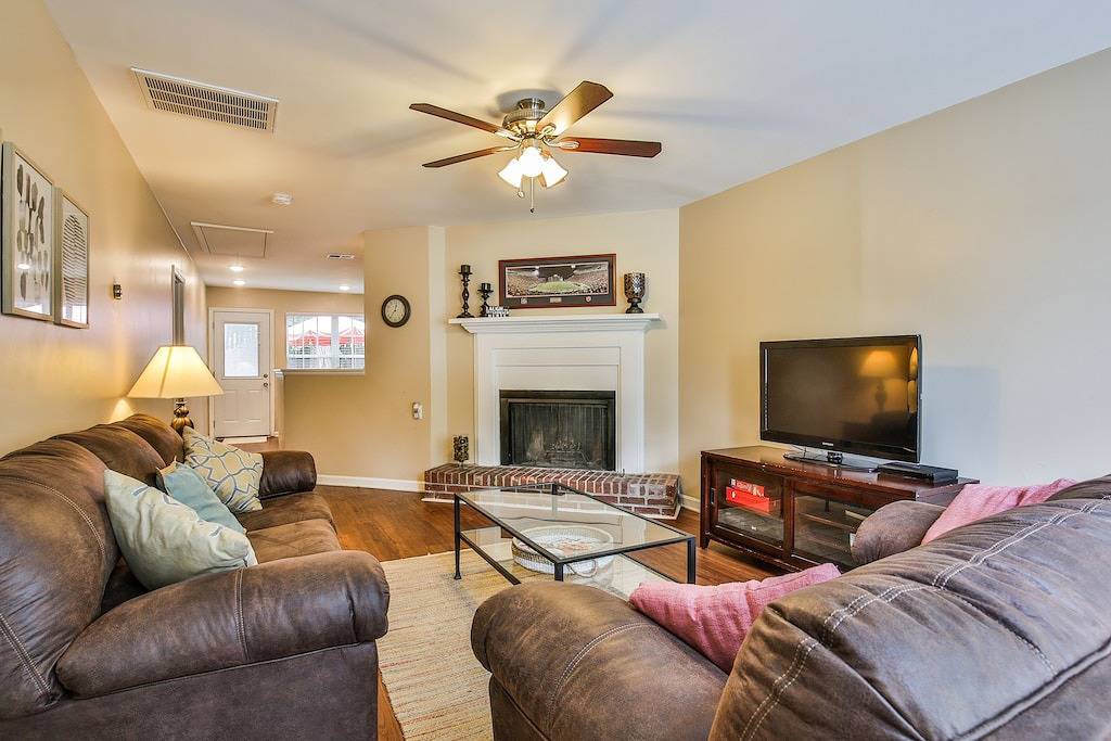 Townhome mit 2 Betten und 2 Bädern für 6 Haustiere Willkommen in Smyrna, Cobb County