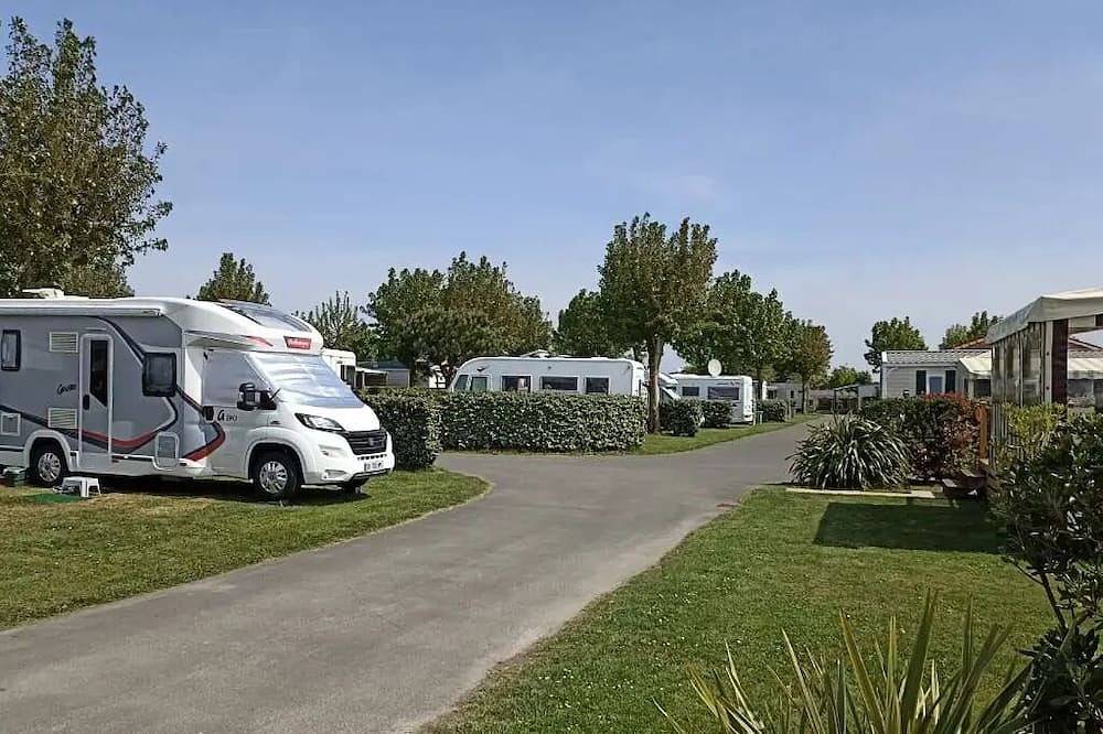 C- Mobil-home Méditerranée Confort Climatisé - 3 chambres 6 personnes in Saint-Gilles-Croix-de-Vie, Vallée de la Loire