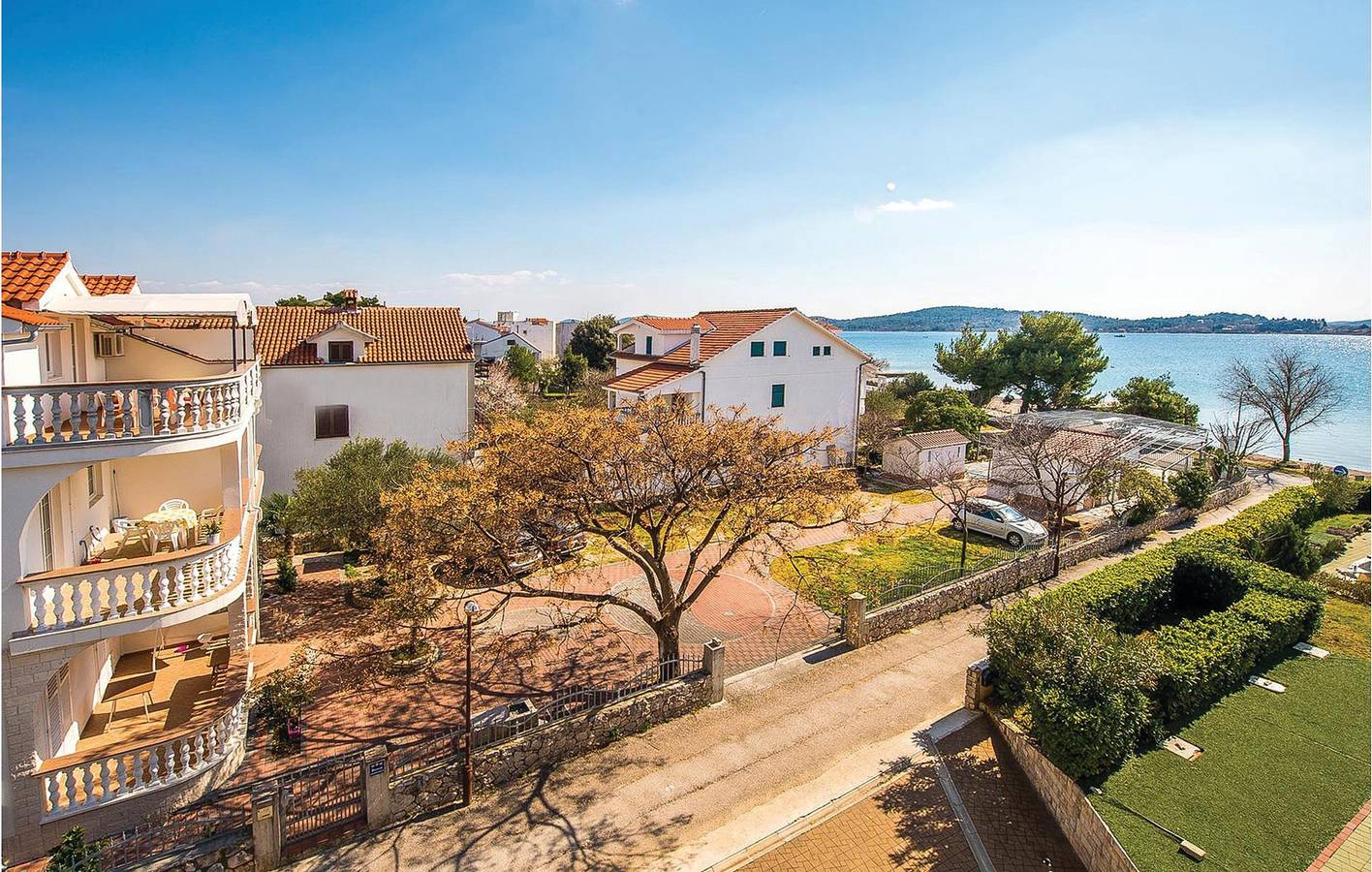 Ganze Ferienwohnung, Gemütliche Ferienwohnung mit Terrasse und WLAN, 2 km vom Strand entfernt in Srima, Šibenik-Knin
