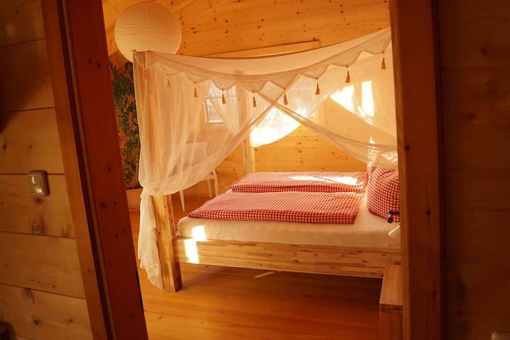 Ganze Wohnung, Traumhafte Ferienwohnung im  Blockhaus vor den Bergen in Wielenbach, Pfaffenwinkel