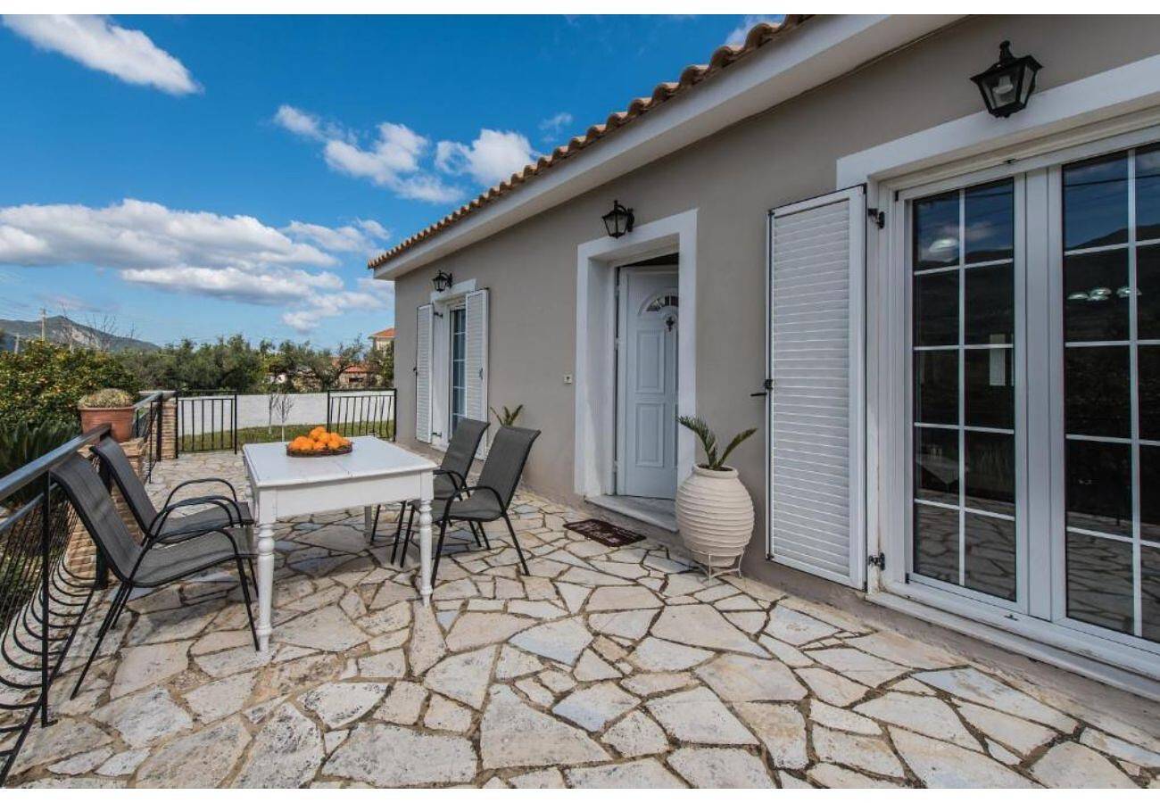 Ferienhaus 'Kanelos Garten' mit Bergblick, Wlan und Klimaanlage in Skoulikado, Alykes