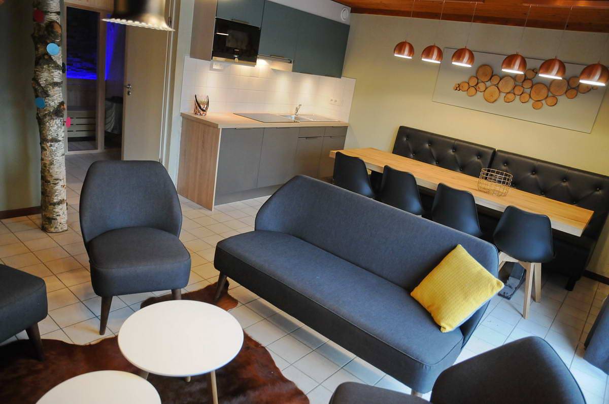 6 person bungalow with sauna and lake view in Vielsalm, Bastogne