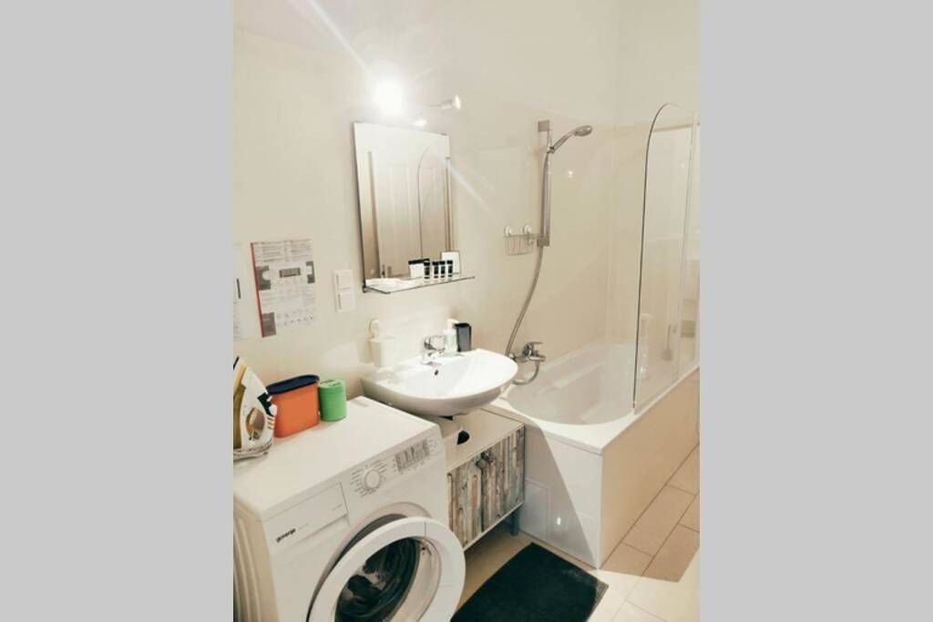 Ganze Wohnung, Two-Bedroom Apartment in Wieden (Wien Bundesland), Wien
