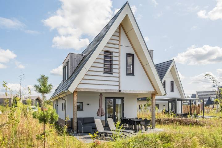 Vakantiehuis voor 8 personen, with balkon/terras and sauna as well as terras in Someren