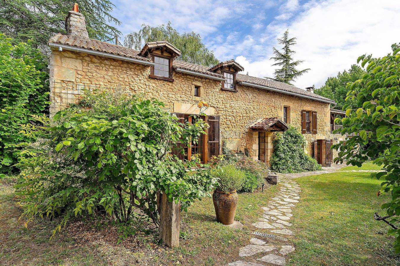 Gîte Les Loriots : terrasse privée, Wi-Fi et climatisation à Saint-Martin-des-Combes in Saint-Martin-des-Combes, Périgord Pourpre