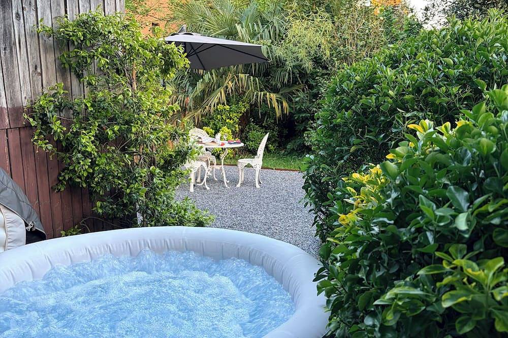 L'âme de Louis & Louise: Cabanon, Spa & Garden in Pau (Francia), Béarn
