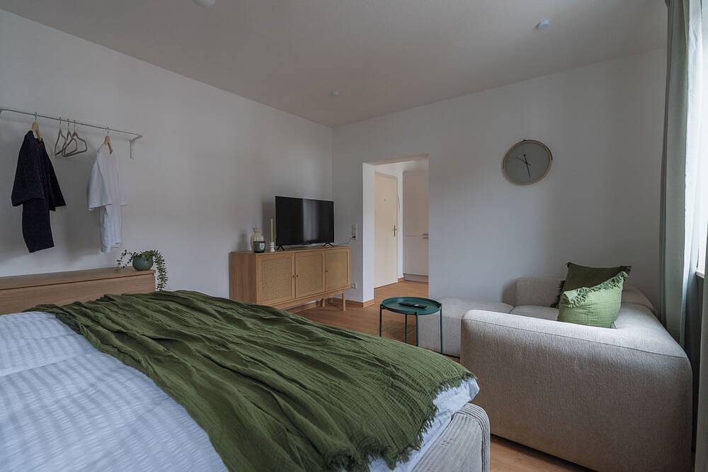 Ganze Wohnung, Sali | Design Studio Apartment im Zentrum von Trossingen in Trossingen, Mittlerer Schwarzwald