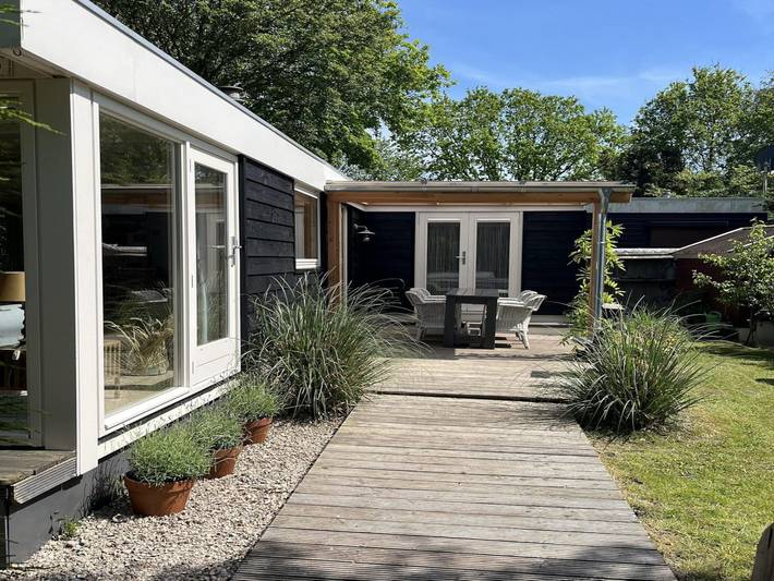 Ferienhaus für 4 Personen, mit Terrasse und Pool sowie Garten und Sauna, kinderfreundlich in Sint Maartensvlotbrug