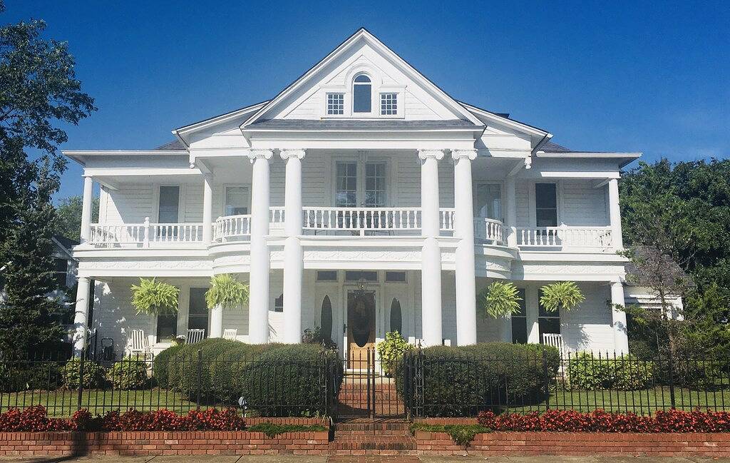 Ganze Wohnung, Schöne Suite auf dem Grundstück eines historischen Anwesens in Mena. in Mena, Ouachita National Forest