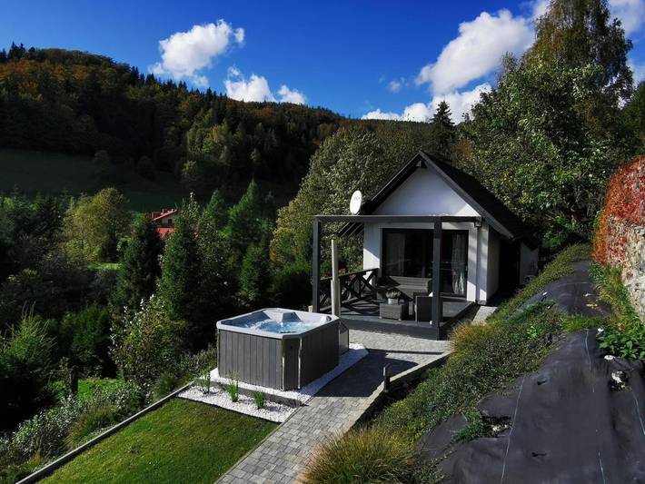 Apartament wakacyjny dla 4 osób, z Balkon i Jacuzzi oraz Taras i Ogród w Malinka