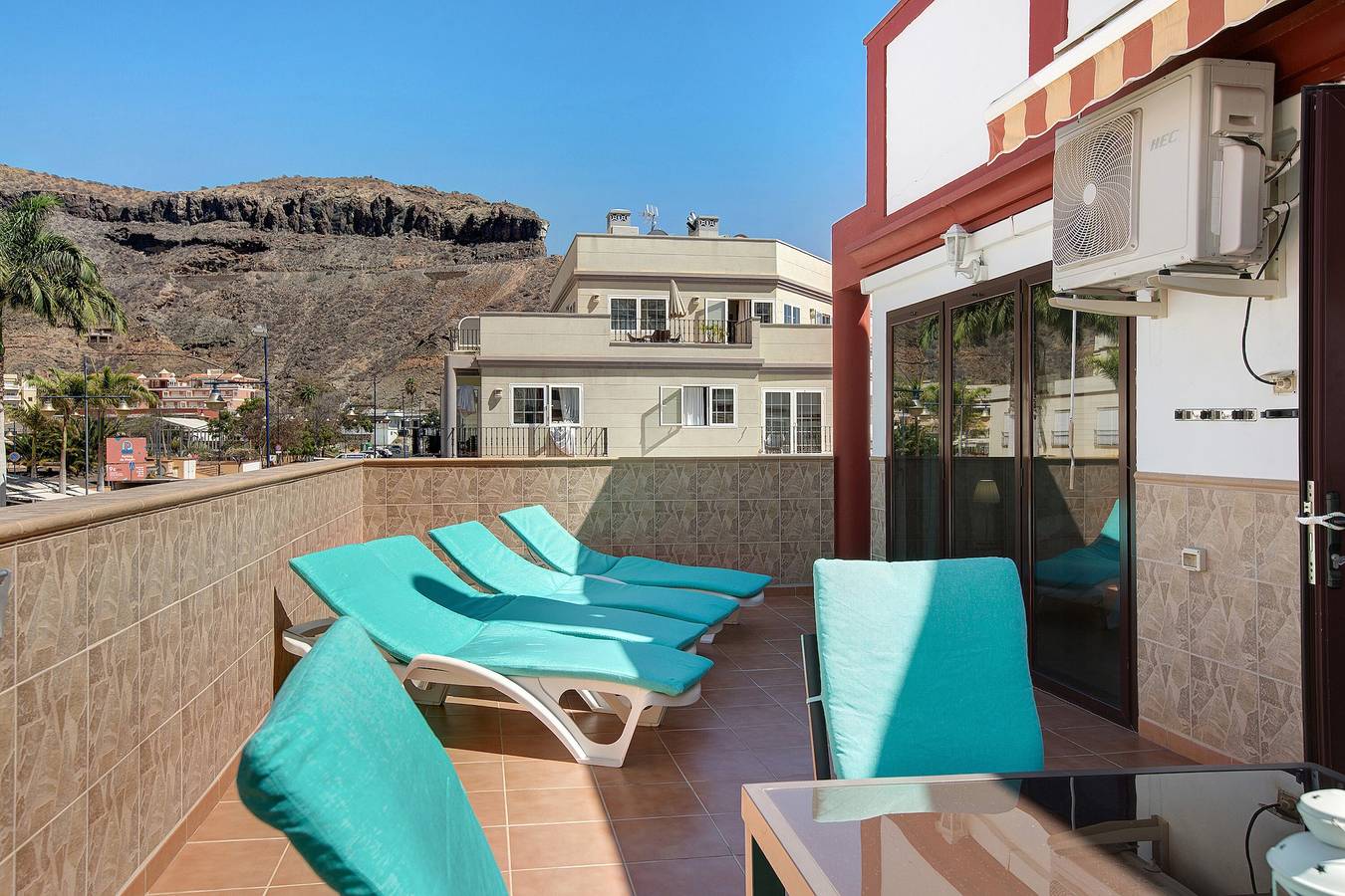 Apartamento entero, "Apartamento Pedro" con vistas al mar y a la montaña, jardín y Wi-Fi in Puerto de Mogan, Lomo Quiebre