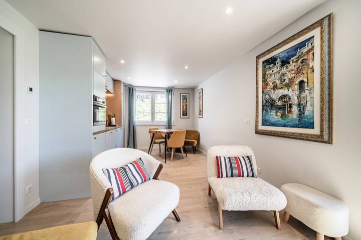 Entire apartment, Apartment “Au Pied Des Pistes - Petit Châtel” with Mountain View, Private Terrace & Wi-Fi in Châtel, Les Portes du Soleil