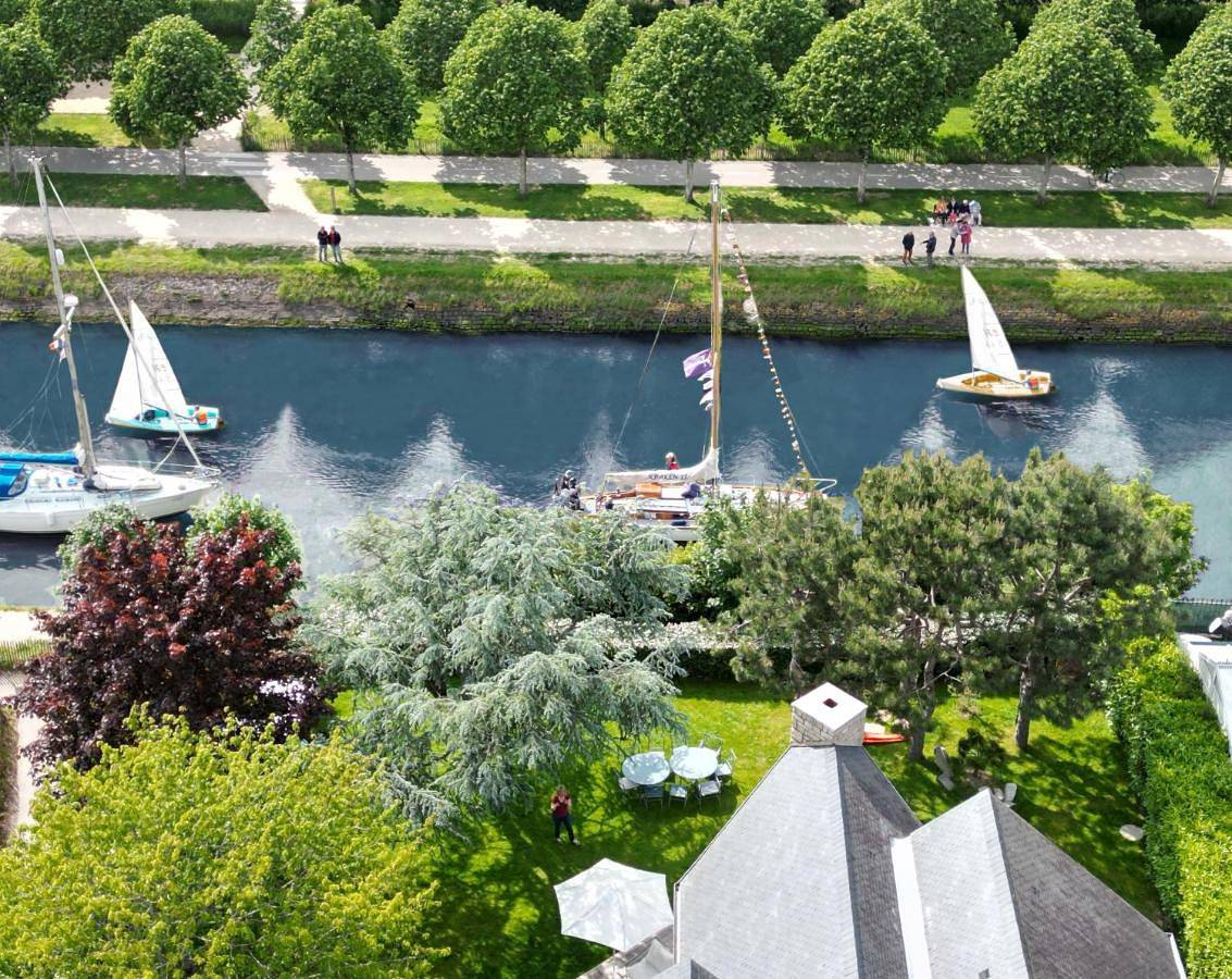 La villa M Vannes, villa les pieds dans l'eau sur le port, avec grand jacuzzi in Vannes, Côte des Mégalithes