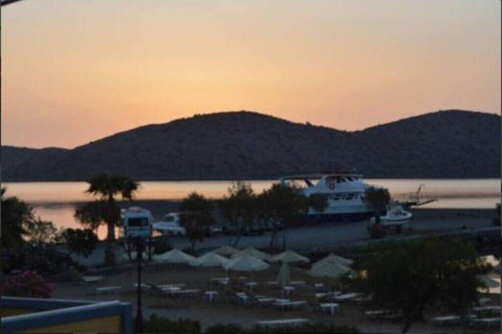 Neptune Beach Apt !! in Elounda, Nord Kreta
