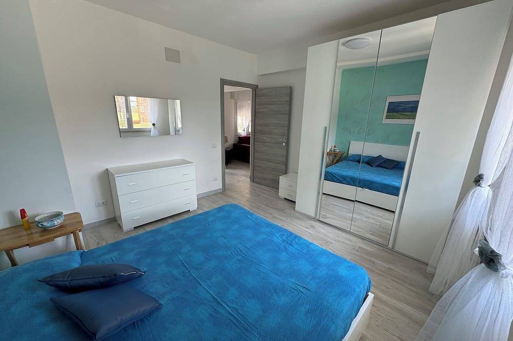 Ganze Wohnung, Vacation House Sea View (at 50mt) in Nettuno, Rom Provinz