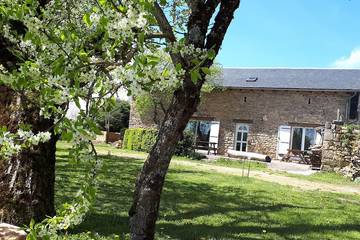 Maison de campagne pour 10 personnes, avec jardin à Saint-Laurent-d'Olt