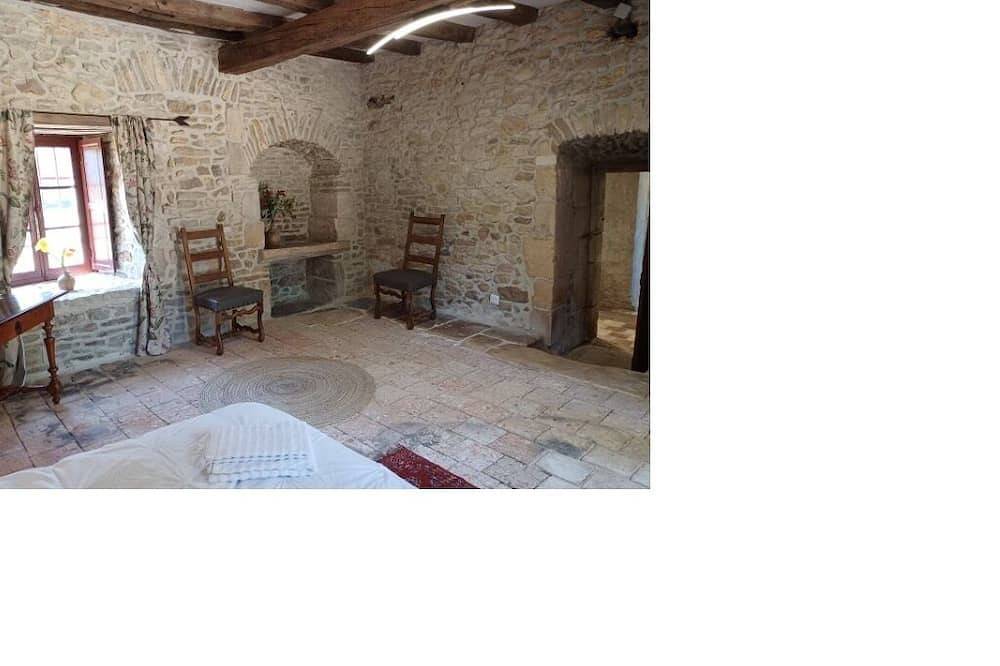 Chambre dans tour d'un château du 15e siècle in Mauvières, Région de Le Blanc