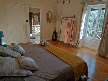 Chambre d’hôte pour 9 personnes, avec piscine ainsi que jardin et vue, animaux acceptés à Charrais