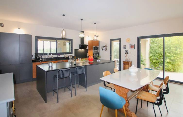 Location de vacances pour 7 personnes, avec terrasse ainsi que piscine et jardin à Villeneuve-lès-Avignon - 4