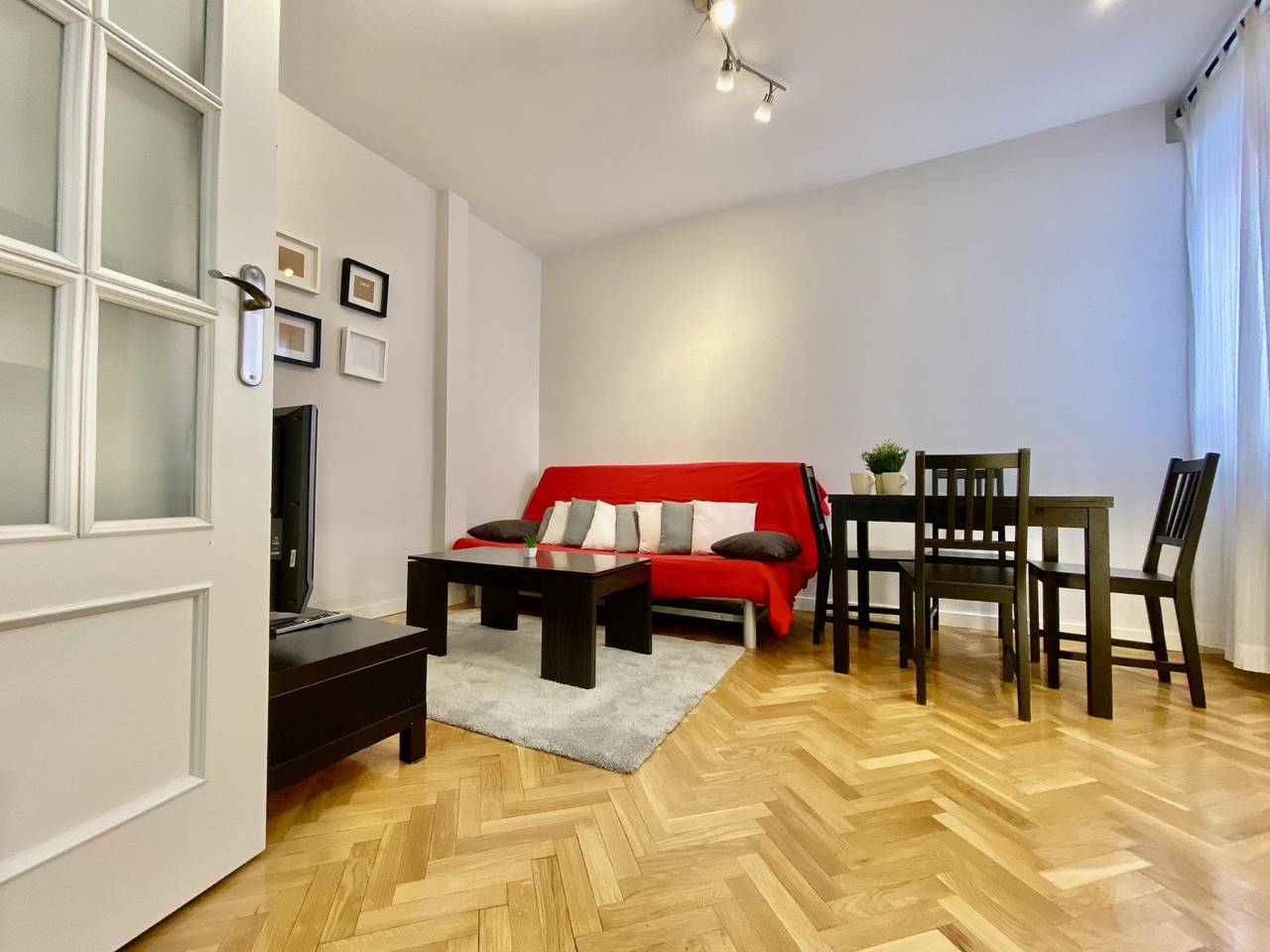 Entire vacation apartment, Charming Atocha - Temporary stays in Arganzuela, Madrid