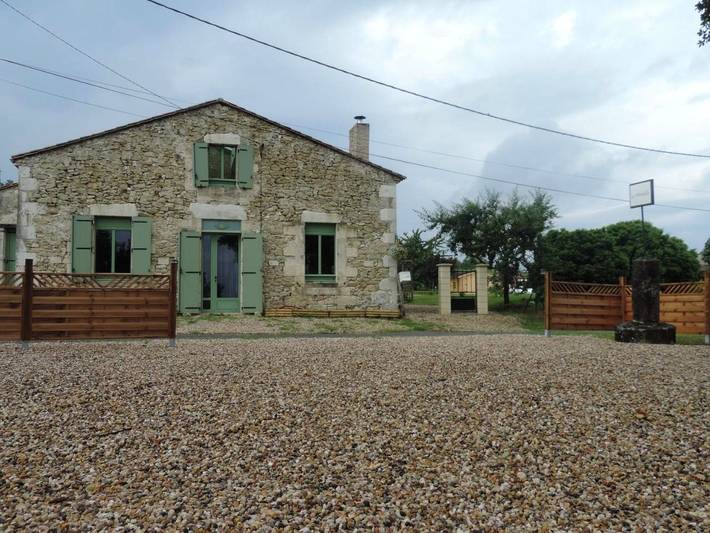 Chambre d’hôte pour 2 personnes, avec Terrasse ainsi que Jacuzzi et Jardin