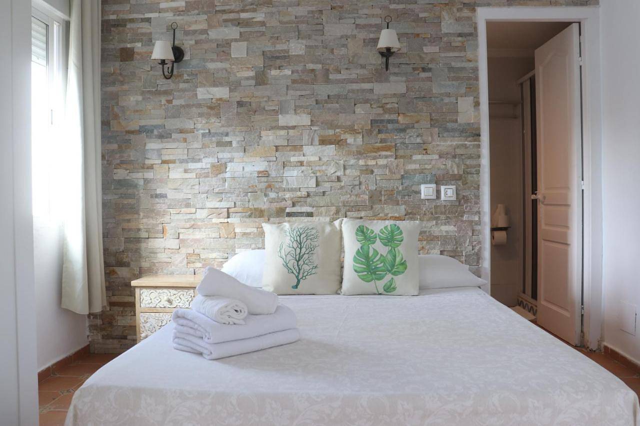 Hostal La Paloma I in Cala del Mallorquí (Calpe), Calpe