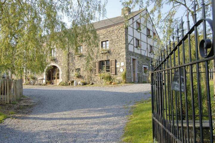 Chambre d’hôte pour 2 personnes, avec Terrasse ainsi que Jardin et Vue à Rendeux