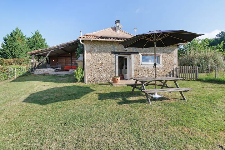 Gîte pour 4 personnes, avec Jardin et Bassin pour enfant