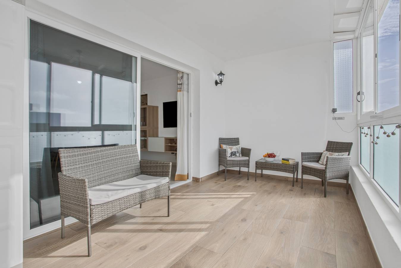 Ganze Wohnung, Ferienwohnung 'Casa Dragos' mit teilweisem Meerblick, privater Terrasse und Wlan in Costa Teguise, Teguise