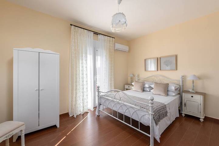 Villa Anemolia! Avec piscine et jardin privés! Vues uniques sur la mer! 1 km de la plage! in Gerani (Réthymnon), Nikiforos Fokas