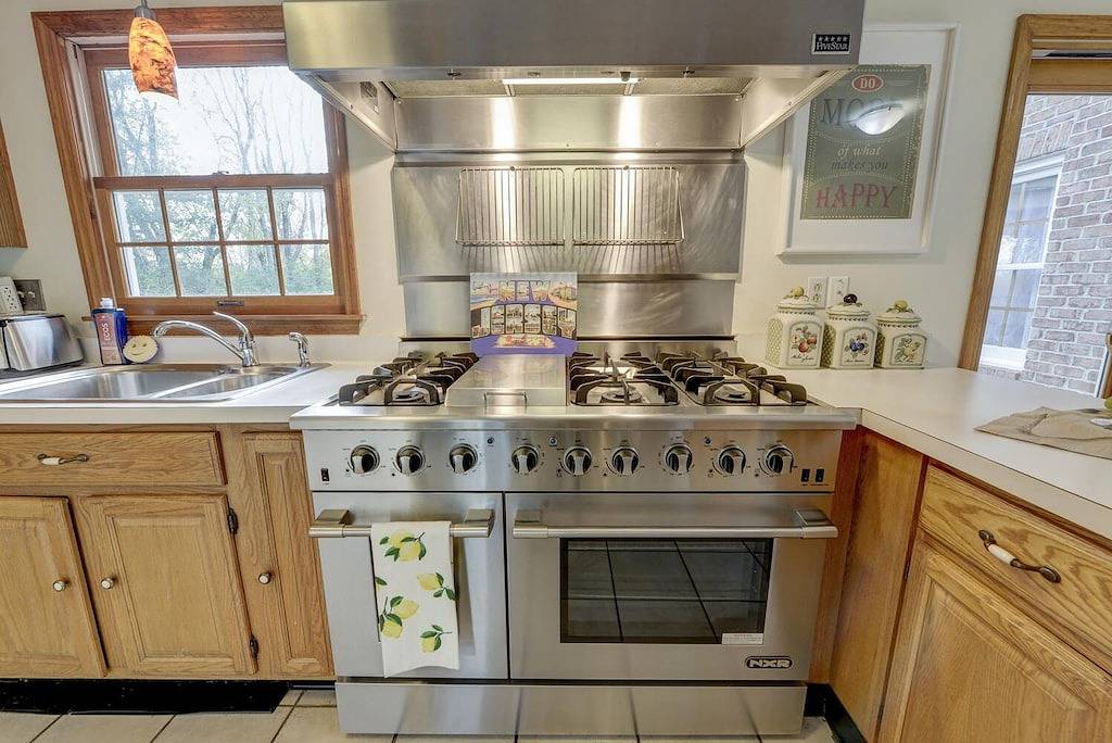 Das exklusive Luxushaus in der Stadt befindet sich in der Nähe von allem, was Princeton zu bieten hat in Princeton Township, Mercer County